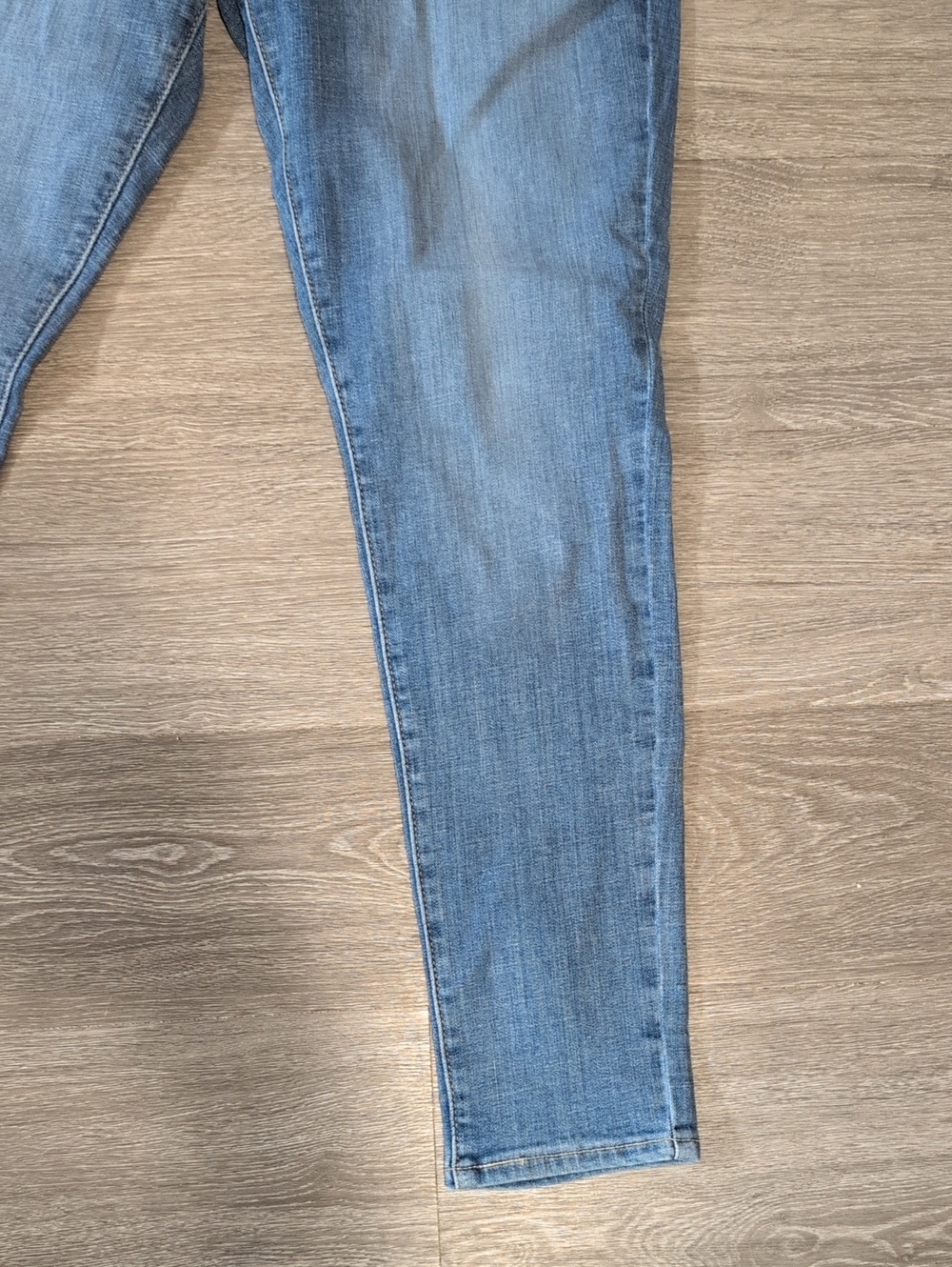 Women's High Rise Jeans - Picture 5 of 15